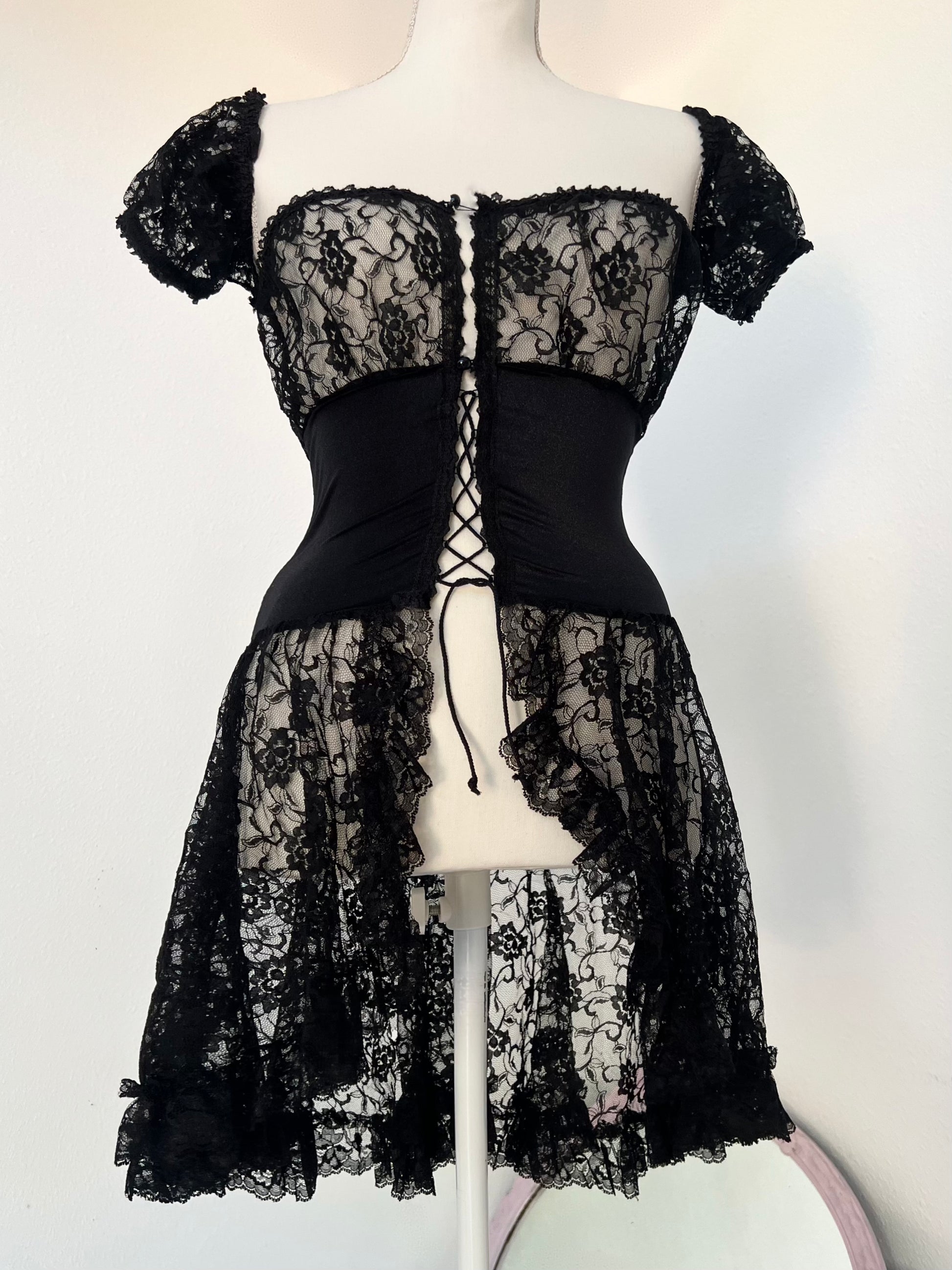Coquette” Brand Black Overlay Lace Midi Dress (XS-S) – Chloé